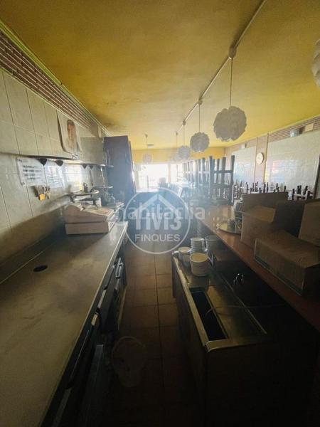 Foto f1414874-5a53-4789-a676-edc2fe3761e9. Local comercial local+vivienda en av. principal en Miami Platja