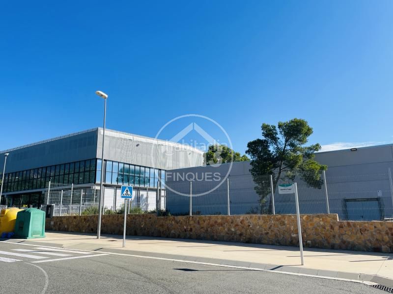 Foto d7a2a019-a1dc-43ef-a8a5-0587fd143048. Solar industrial a Passeig Marítim Miami Platja