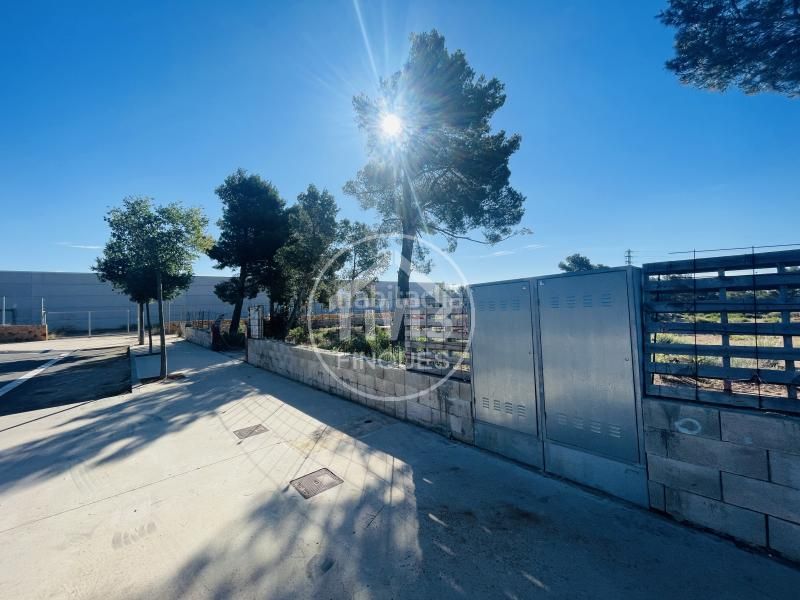 Foto fb6c1bd4-2e30-4ffd-b5b4-8a35d28923b7. Solar industrial a Passeig Marítim Miami Platja