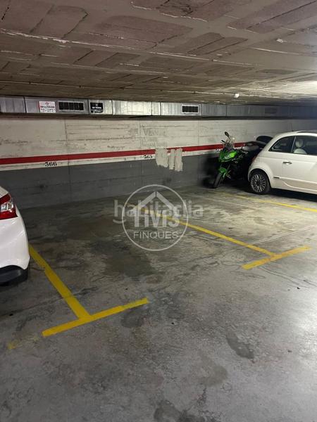 Foto 1484eb48-19e6-410c-96b7-21ea7783e03a. Parking voiture dans Sant Joan-TV3 Sant Joan Despí