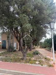 Terreny residencial  Urbanització vanessa park. Gran terreno con chalet y pistas de tenis