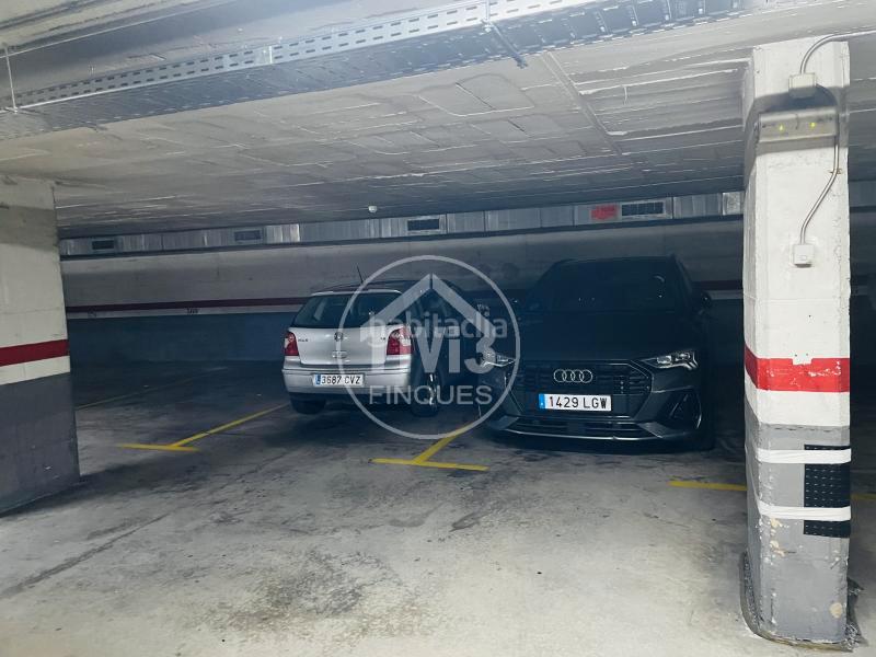 Foto 3b6a7b11-9b53-4897-b8fd-1bbdae8281f9. Parking voiture dans Sant Joan-TV3 Sant Joan Despí