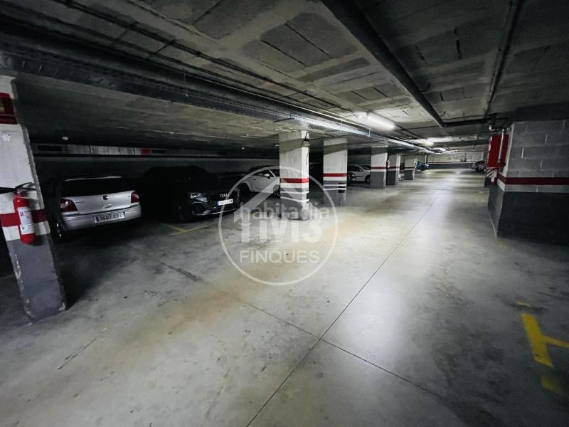 Foto f6d8e97d-37ad-44b3-b741-f4e124dcc002. Parking voiture dans Sant Joan-TV3 Sant Joan Despí