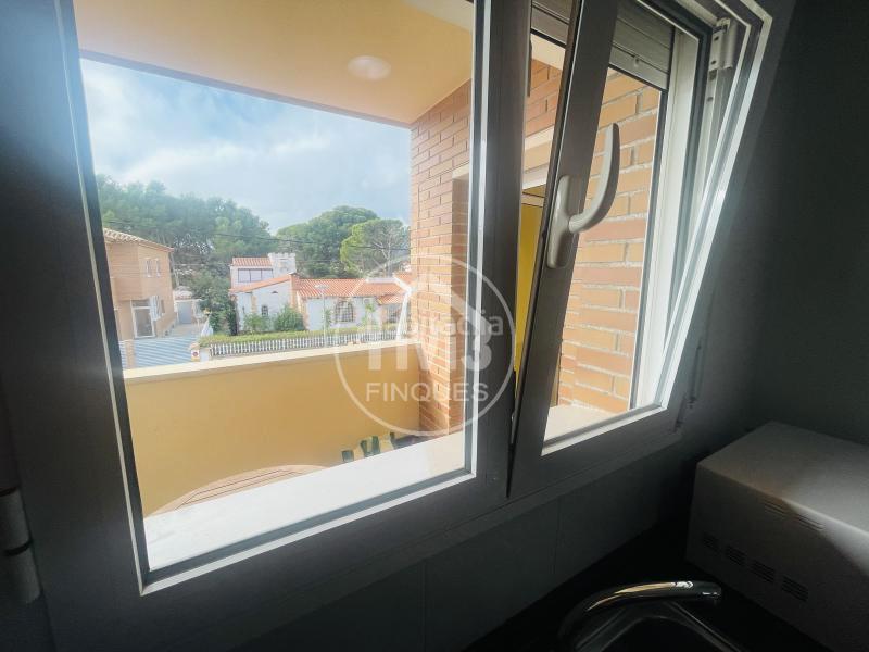 Foto 5b61864c-aec6-48ec-9d21-b7af0d165ca1. Apartamento  en Centre Miami Platja