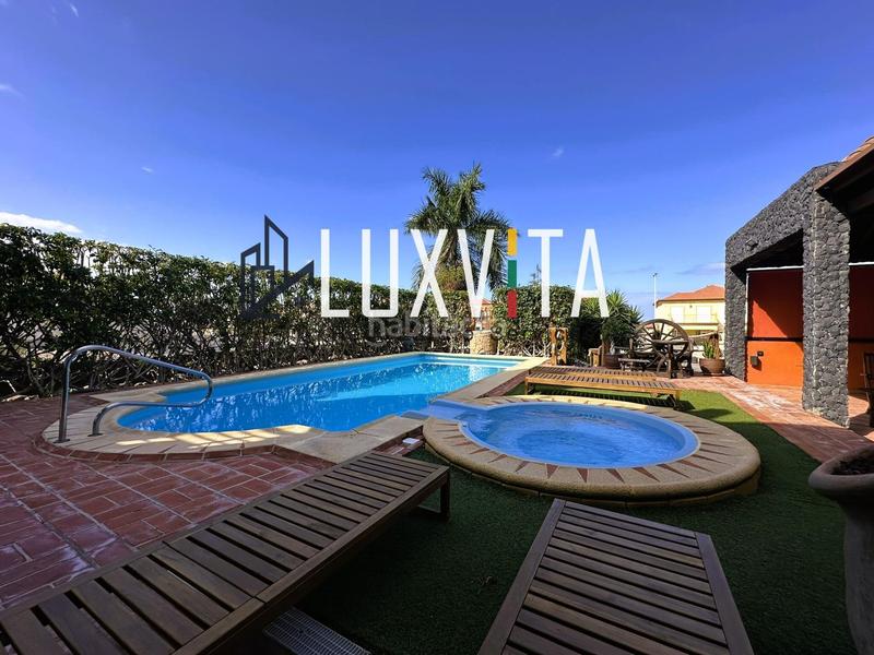 Foto a372752f-902c-494f-a80c-2018bf3cd21b. Xalet amb calefacció aparcament piscina a Playa Fañabé Alto Adeje