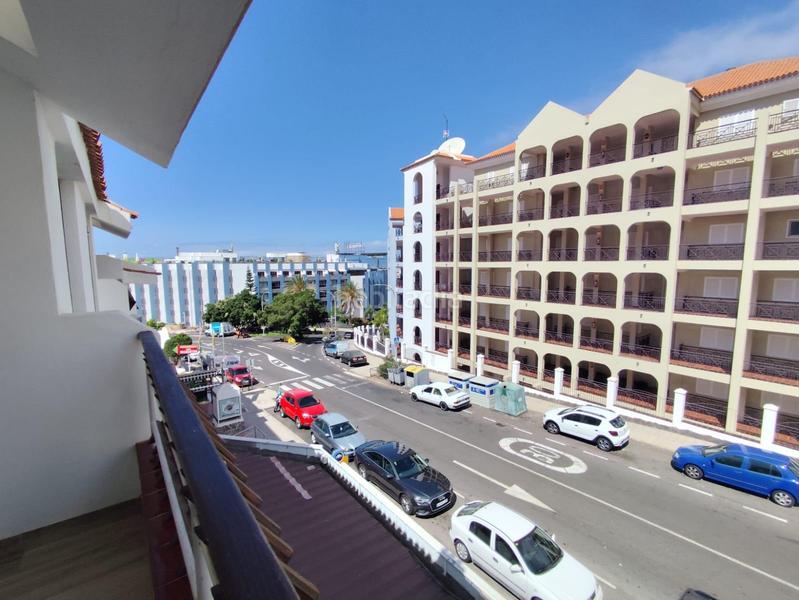 Foto 2ba45d7e-c64c-4080-b6f4-d0d1e364e52e. Apartamento en calle rodeo 9 encantador apartamento en Los Cristianos con licencia vacacional ideal para inversión en Arona