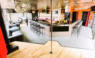Local Comercial a Avenida rafael puig lluvina 1. Club en venta en las americas