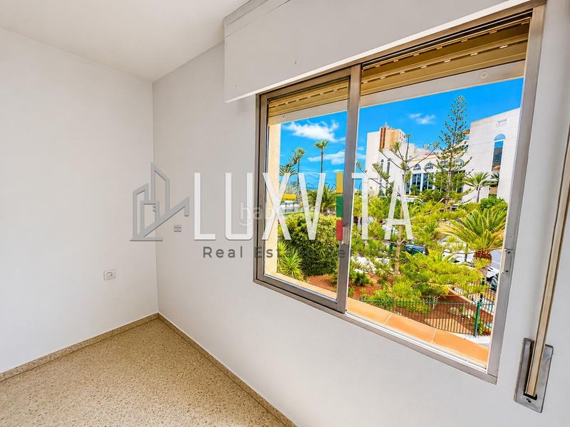 Foto 0c85b9cc-8e46-488f-9ab4-c930ac6abb43. Apartament amb aparcament piscina a Los Cristianos Arona
