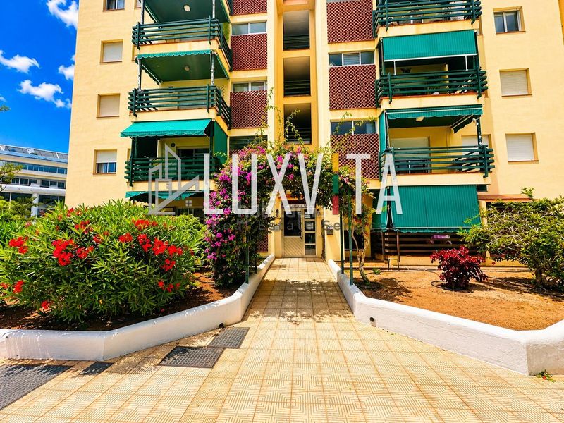 Foto 4db56383-4a44-4145-ac45-b121b3bea85d. Apartament amb aparcament piscina a Los Cristianos Arona