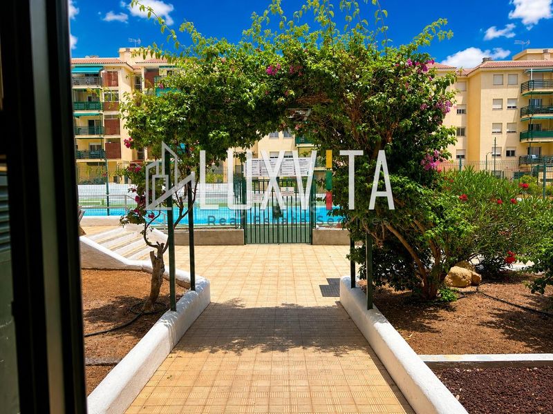 Foto 58a7bad6-3ddb-4ce2-a7b4-b6323ec3523e. Apartament amb aparcament piscina a Los Cristianos Arona