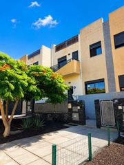 Reihenhaus  Calle labrusca. Impecable adosado en choguaza, arona  399.000