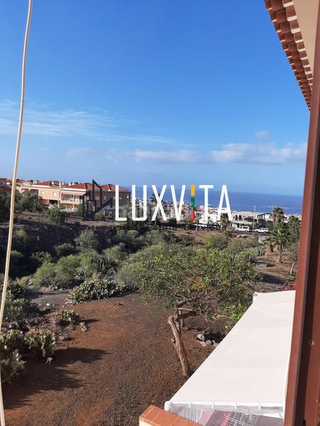 Foto 5b4b8bb8-0818-4802-b50c-5935c1a04152. Maison jumelée dans calle del cardón 5 dans Playa Fañabé Alto Adeje