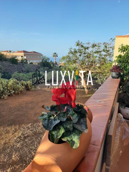 Foto c9cb4eea-415b-4506-bfca-753965a3abee. Maison jumelée dans calle del cardón 5 dans Playa Fañabé Alto Adeje