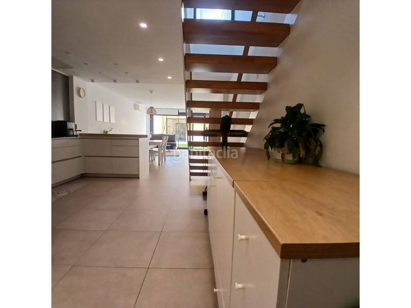 Foto 1304aad1-5c1a-4c82-a104-cf6ec892ea7f. Casa amb calefacció aparcament a Ca n'Aurell Terrassa