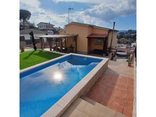 Xalet  Calle rovellons. Venta de villa reformada en piera