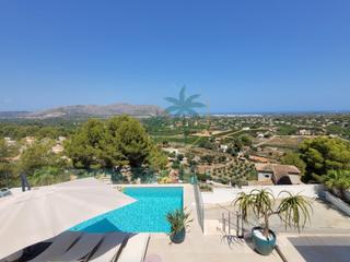 Maison  N/a. Prestigiosa villa con vistas al mar, montañas en pedreguer, cost