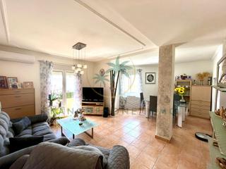 Apartament  N/a. Apartamento reformado con balcón, a pocos minutos de oliva y de