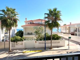 Apartament  N/a. Apartamento en segunda línea de playa con vistas al mar