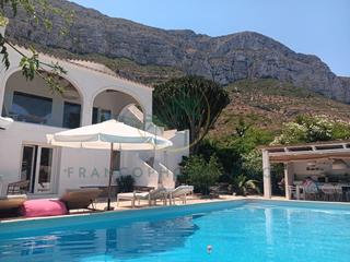 Casa a El Montgó. Exclusiva villa con vistas al mar dénia montgó