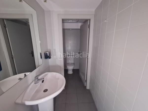 Foto a7ba89f5-fc9b-4253-aa91-960356a6ad50. Local comercial a Rambla Ferran Lleida