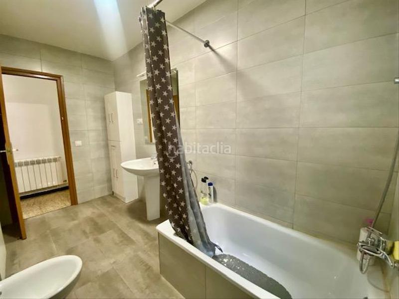 Foto 95aee1cb-152e-45df-b66a-c66ece29d80f. Pis amb calefacció a Joc de la Bola - Camps d'Esports Lleida