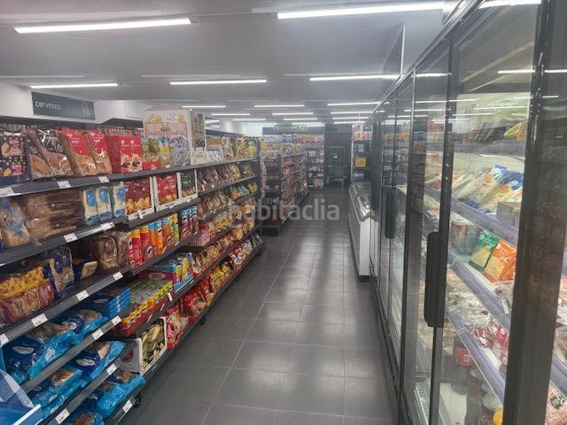 Foto 4376df8f-d05d-42a9-84e8-dfc86330ce6c. Local comercial a Joc de la Bola - Camps d'Esports Lleida