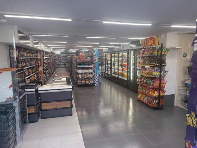 Foto a2dfb2eb-ac5f-42af-942e-6b39fc828c17. Local comercial a Joc de la Bola - Camps d'Esports Lleida