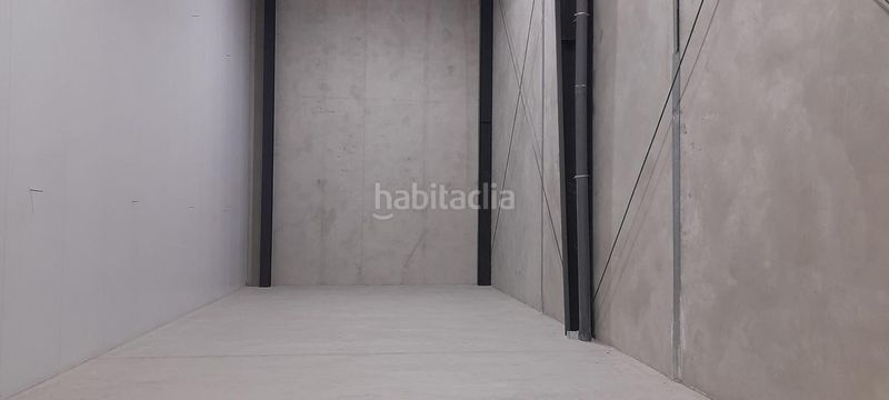 Foto b6842b9a-a1a4-4d02-a89a-c7cf21772cd9. Nave industrial oportunidad única! nave industrial en polígono dels frares lista para entrar en Lleida