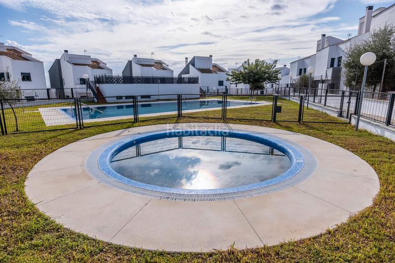 Foto c63debf1-0c60-41bd-8dd6-38cbc8709f37. Chalet en calle majuelo 14 maravilloso chalet independiente en Las Pajanosas en Guillena