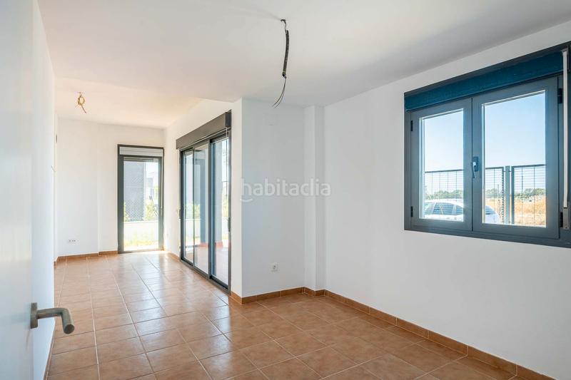 Foto 2862a362-81dc-4080-adf1-7e9eed8f4172. Chalet en calle majuelo 22 ¡majestuoso chalet independiente en pajanosas! en Guillena