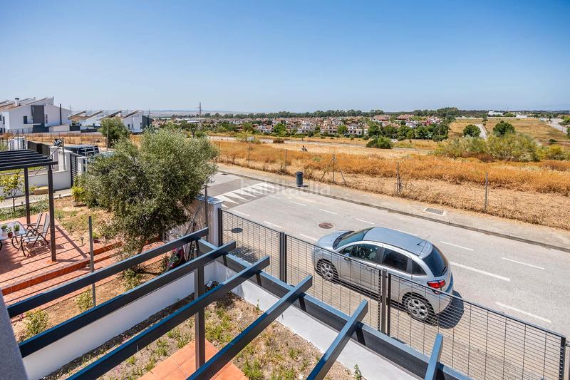Foto 2fe57e8e-b2ce-4a2c-9dbc-22d76a39ff0e. Chalet en calle majuelo 22 ¡majestuoso chalet independiente en pajanosas! en Guillena