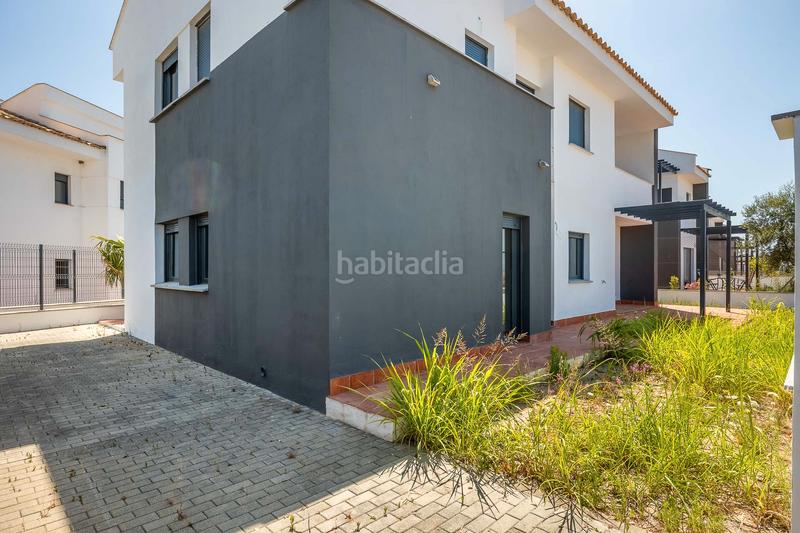 Foto a3ac942b-3e4b-43ef-98eb-ad75ed64e29a. Chalet en calle majuelo 22 ¡majestuoso chalet independiente en pajanosas! en Guillena