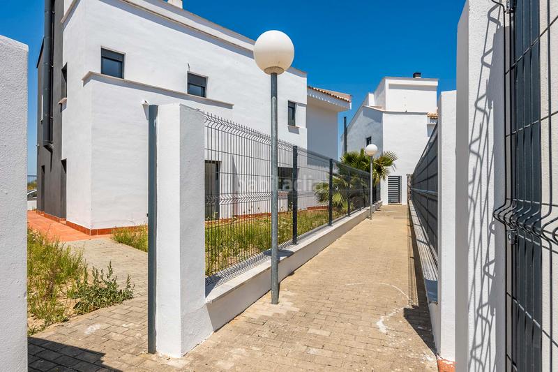 Foto b3099898-f693-4153-9e81-a81ca7bfe9af. Chalet en calle majuelo 22 ¡majestuoso chalet independiente en pajanosas! en Guillena