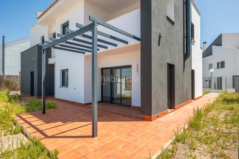 Foto b9012a35-b05e-4698-8e26-eb9574fe205d. Chalet en calle majuelo 22 ¡majestuoso chalet independiente en pajanosas! en Guillena