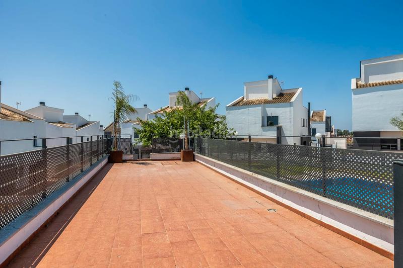Foto c87e6a5c-c0f3-48a7-b380-40b275426e0b. Chalet en calle majuelo 22 ¡majestuoso chalet independiente en pajanosas! en Guillena