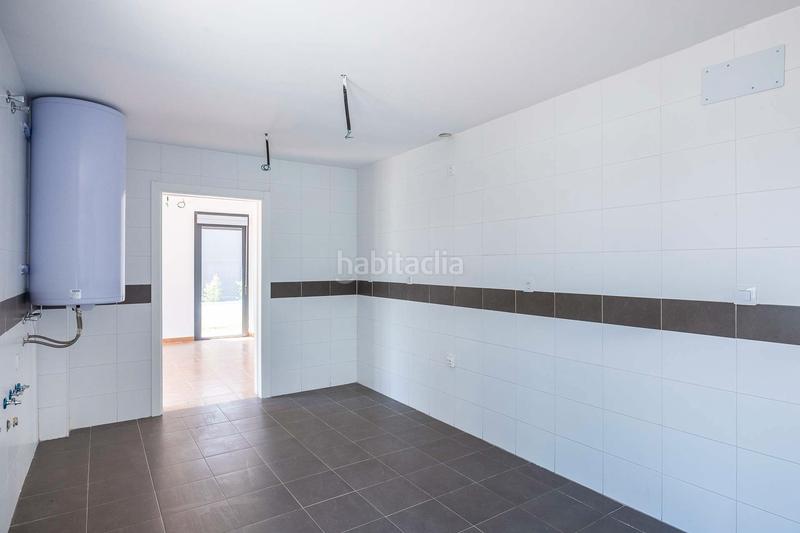 Foto fb8e9a92-68b3-466a-bc1f-768c501adcea. Chalet en calle majuelo 22 ¡majestuoso chalet independiente en pajanosas! en Guillena