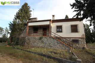 Chalet à Olías del Rey. Olias del rey  2 fincas, chalet independiente y piscina con jard