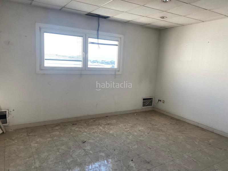 Foto 7c63486e-e332-4498-9cda-87a72a154ea7. Nave industrial en venta nave industrial a reformar 900 m 500 m altillos en barbera del valles en Barberà del Vallès