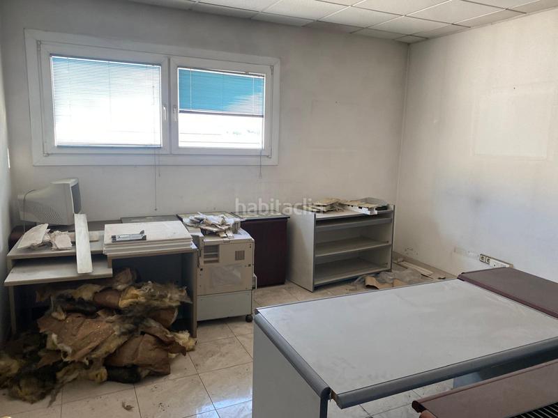 Foto cc9076de-a13b-4173-8446-e7dbdc376255. Nave industrial en venta nave industrial a reformar 900 m 500 m altillos en barbera del valles en Barberà del Vallès