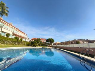 Appartamento  Carrer prat de la riba del. Maravilloso apartamento con piscina a solo dos calles de la play