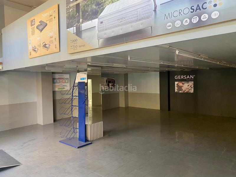 Foto a46903b7-42c0-4d80-a586-31ff4c6c7c0c. Alquiler local comercial alquiler de local comercial en zona céntrica con gran escaparate y altillo funcional en Sabadell