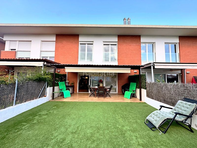 Foto 0c287aa8-2f2b-4960-a5ac-434721da0883. Casa adossada amb aparcament piscina a Montgat