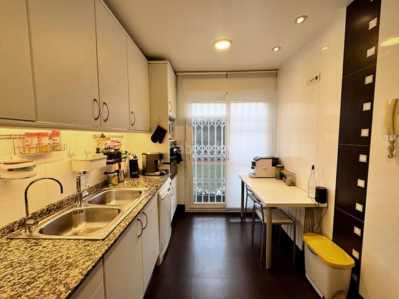 Foto 1f922df2-0ead-4236-b333-81644d691489. Casa adossada amb aparcament piscina a Montgat