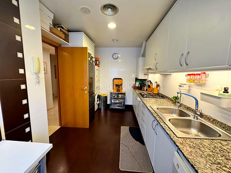 Foto 4489600a-9ea4-46a9-a626-54f9e68d10d9. Casa adossada amb aparcament piscina a Montgat