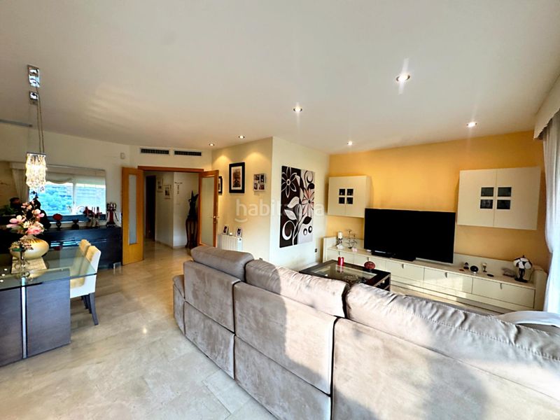 Foto 9d0cb396-a387-4aa8-904a-e5f3999315a4. Casa adossada amb aparcament piscina a Montgat