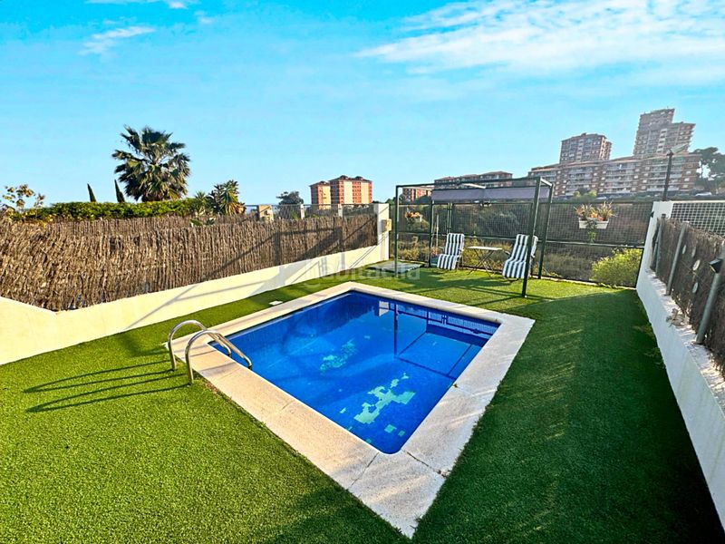 Foto 9f554598-9512-4b57-8614-ae54212b6f3c. Casa adossada amb aparcament piscina a Montgat