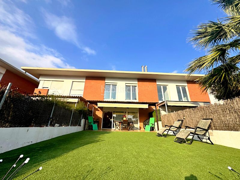 Foto a5befb1e-fcd4-4a1a-bbed-c106f4d32e13. Casa adossada amb aparcament piscina a Montgat