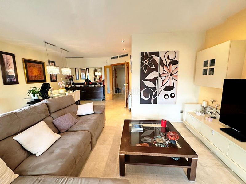 Foto ea3af972-b235-416b-a8e4-35396d55d7c7. Casa adossada amb aparcament piscina a Montgat