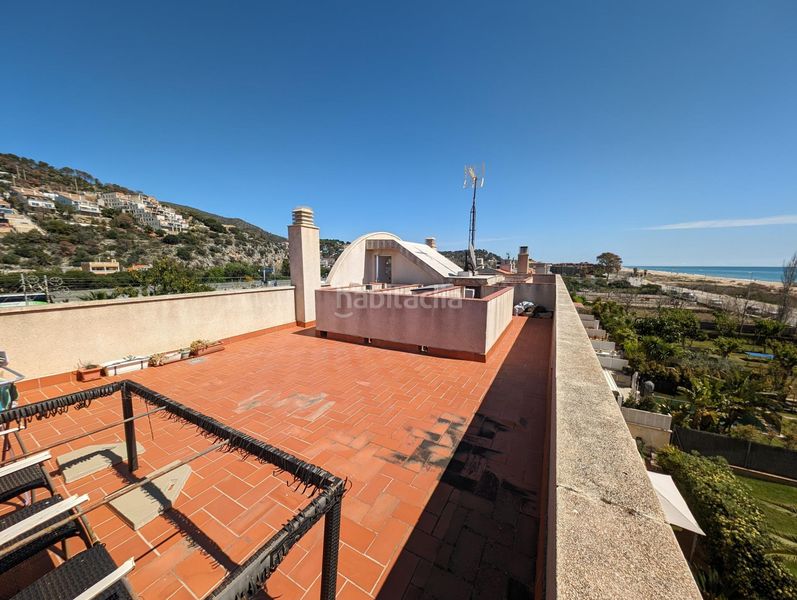 Foto 4a23ee1a-18e9-47b2-ba70-40f48b369c20. Àtic amb calefacció aparcament piscina a Baixador Castelldefels