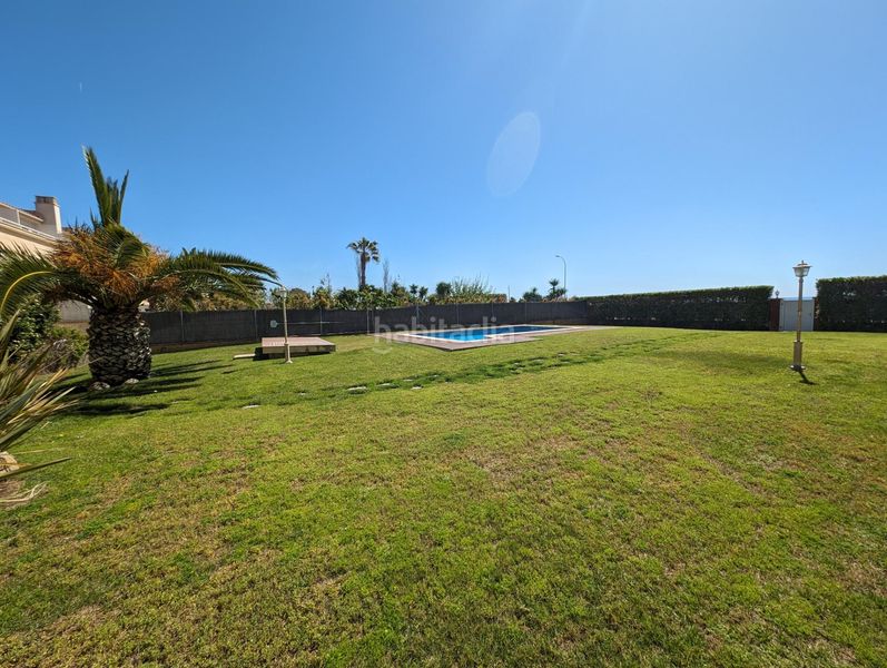 Foto c8ee2d83-edde-4c87-98ae-e25afb68f465. Àtic amb calefacció aparcament piscina a Baixador Castelldefels